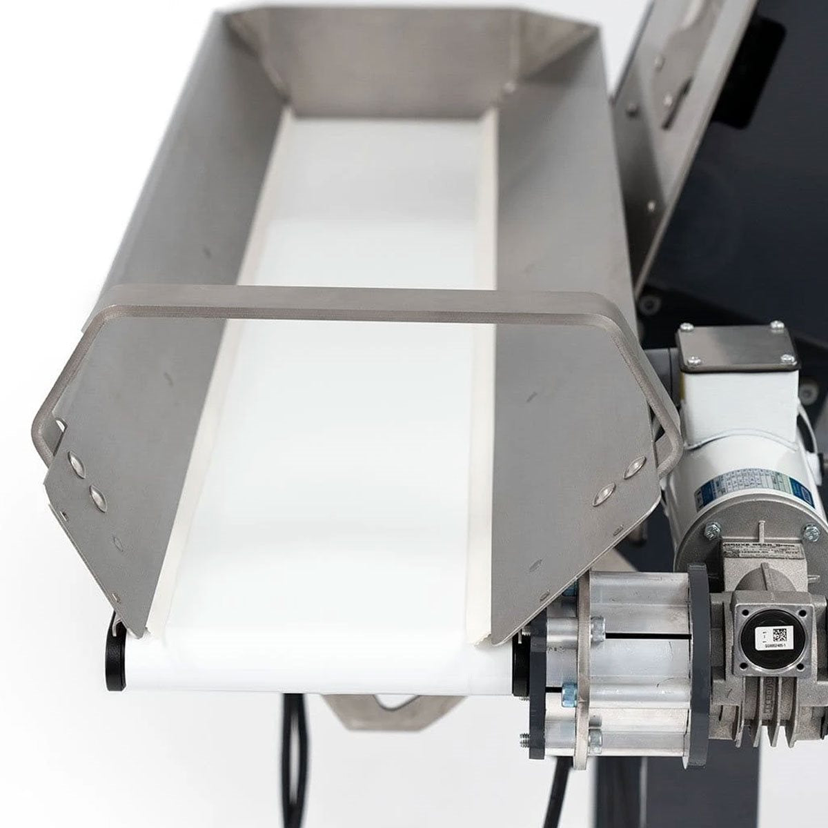 Munch Machine Conveyor Single Bucker Rolling to the Right